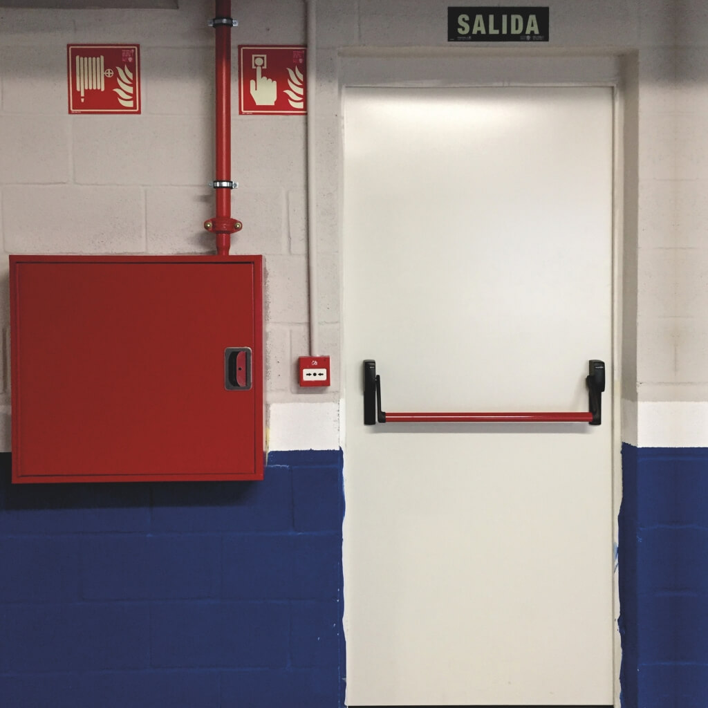 Puerta batiente cortafuego 1H